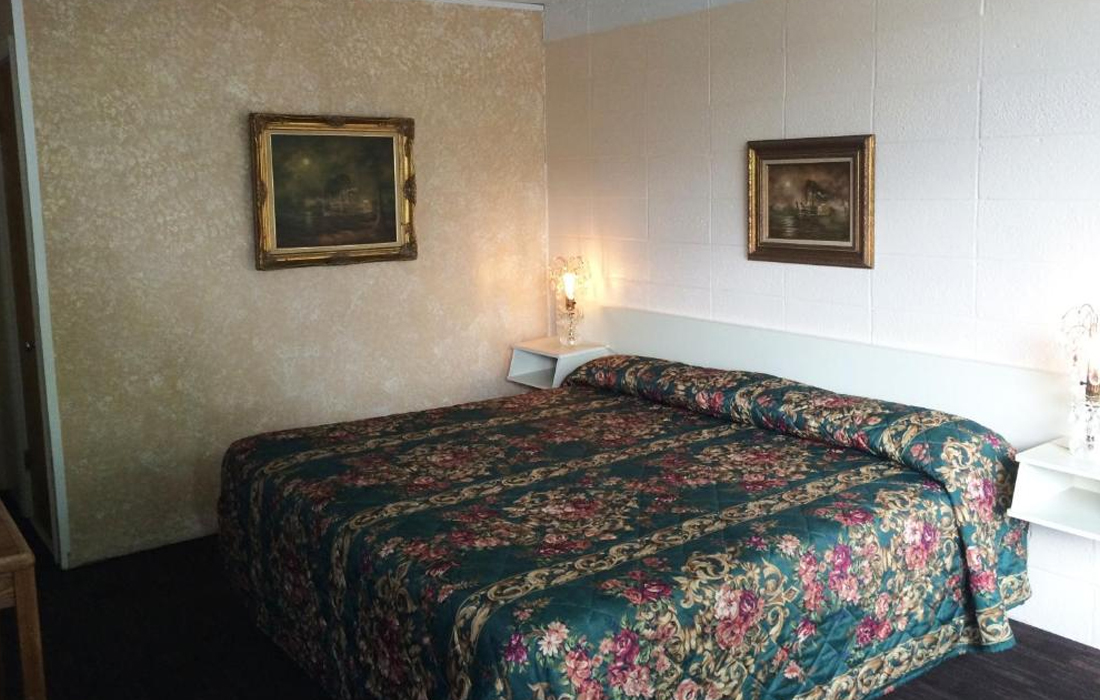 Deluxe Double Room in Lake George, NY